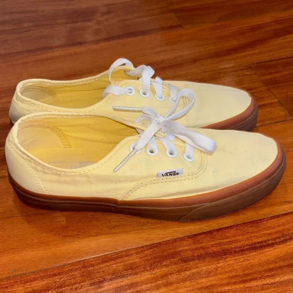 Vans women’s Light Yellow Canvas Sneakers size 7